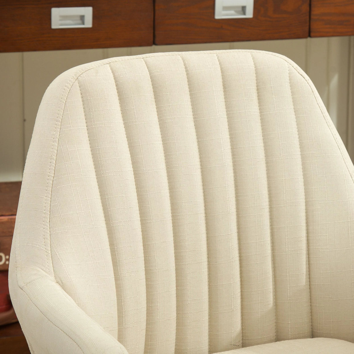 Tan Club Chair Y2342