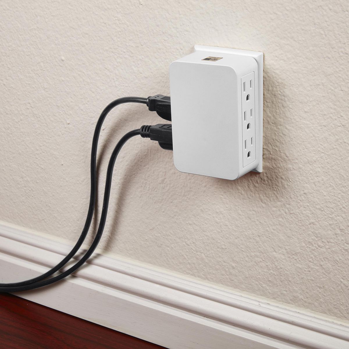 6 Outlet 3-Prong Side Entry Tap White X27617