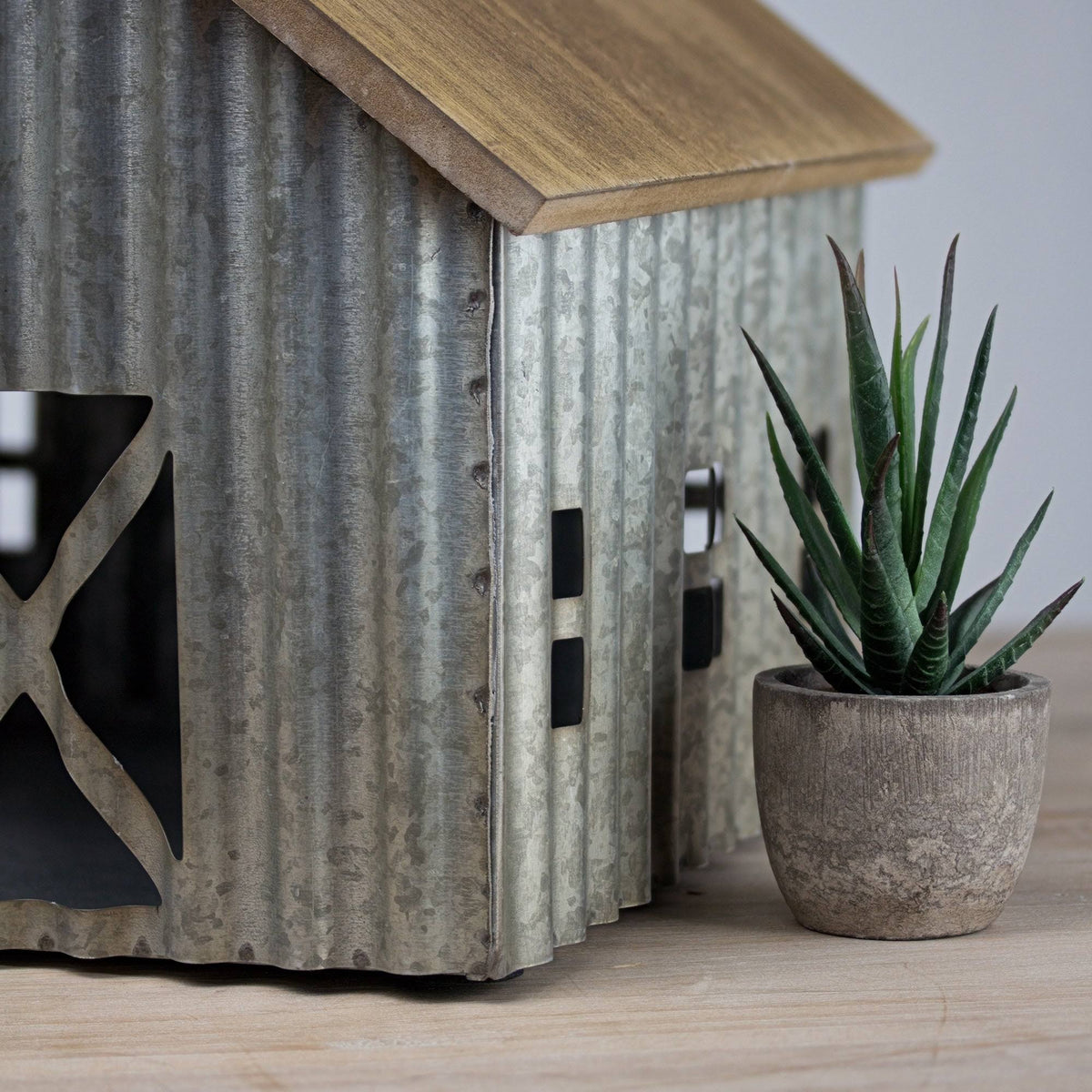 Wood and Metal Tabletop Decor M95724