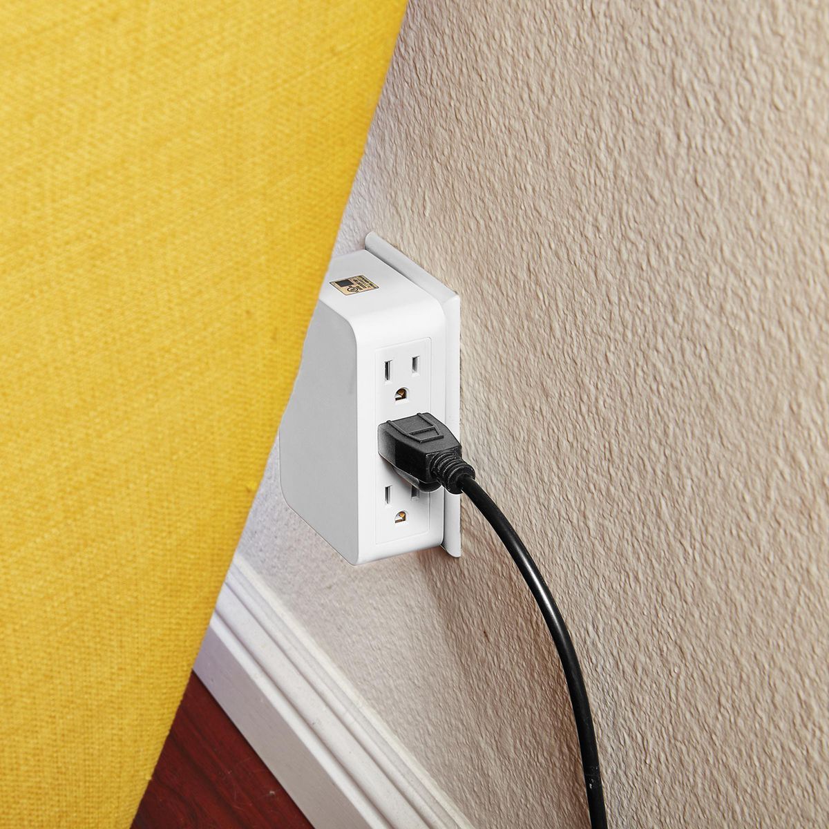 6 Outlet 3-Prong Side Entry Tap White X27617