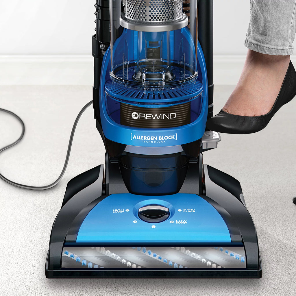 Upright Vacuum Cleaner with HEPA Media D7116
